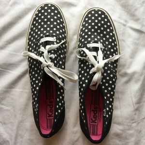 Very cute Keds Sz 10 polka dot canvas sneakers 👟